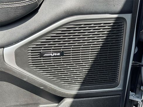 Used 2024 Jeep Wagoneer L Series II RWD image 19