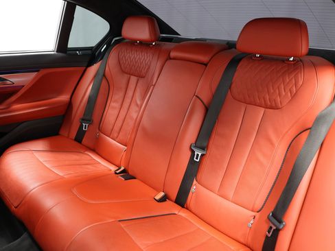 Used 2017 BMW 750i image 3