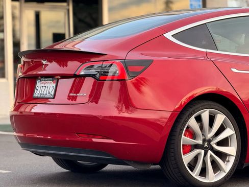 Used 2018 Tesla Model 3 Performance image 9
