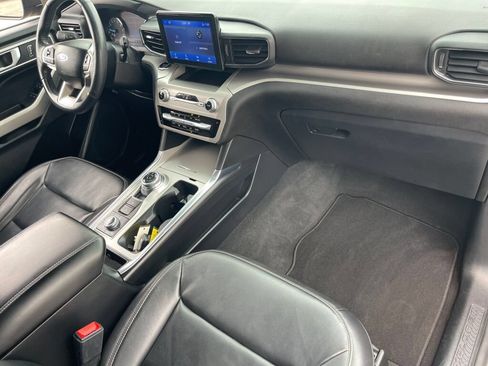 Used 2022 Ford Explorer XLT w/ Equipment Group 202A AWD/4WD image 33