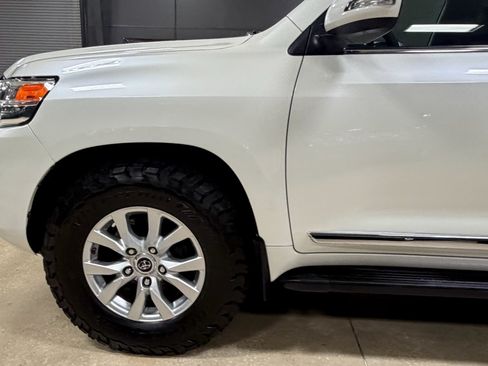 Used 2016 Toyota Land Cruiser AWD/4WD image 17