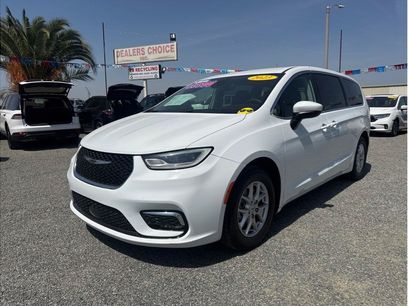 Used 2023 Chrysler Pacifica Touring-L