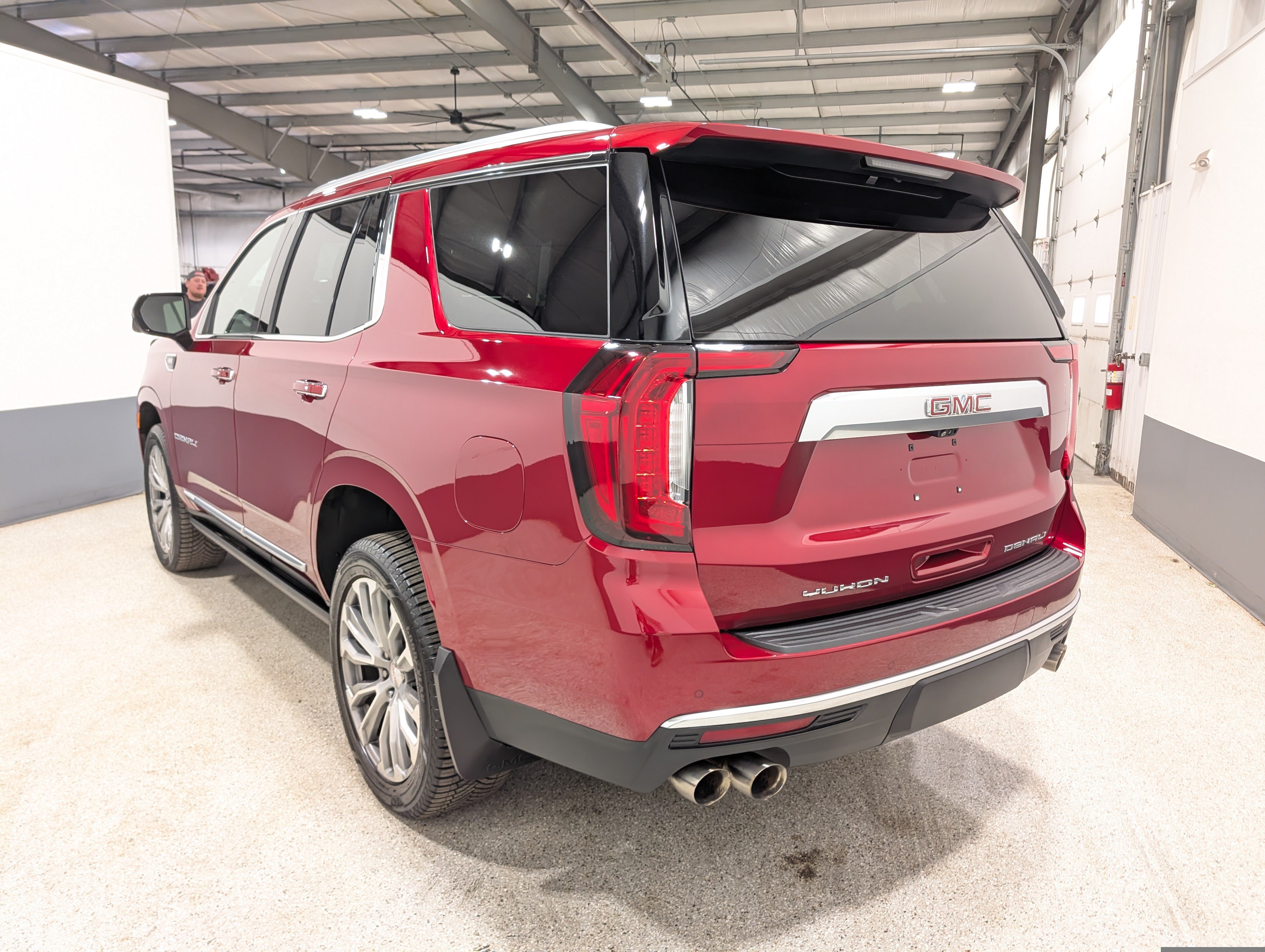 Used 2021 GMC Yukon Denali w/ Denali Premium Package AWD/4WD image 5