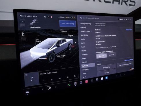 Used 2025 Tesla Cybertruck AWD Crew Cab image 32