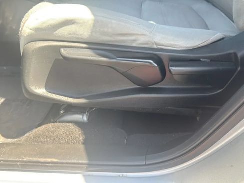 Used 2018 Honda CR-V LX image 15