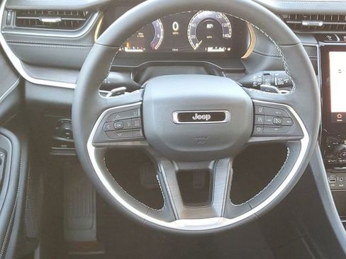 New 2025 Jeep Grand Cherokee Limited image 8