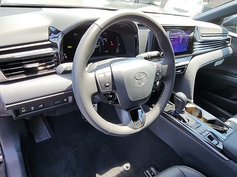 Used 2026 Toyota Camry SE w/ Convenience Package FWD image 11