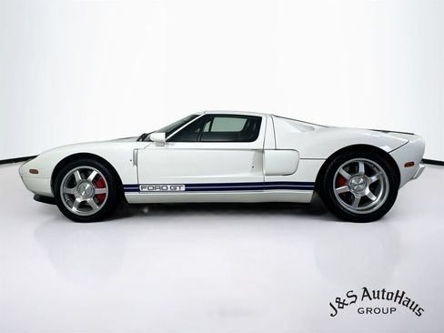 Used 2005 Ford GT RWD image 4