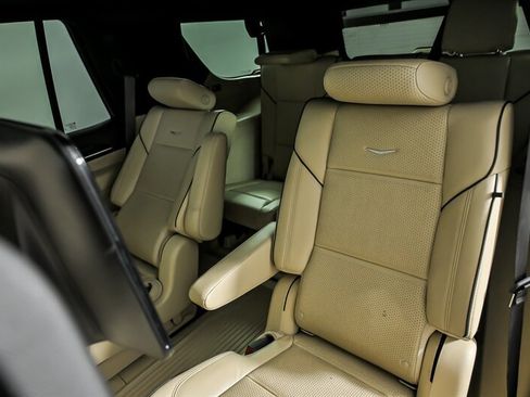 Used 2021 Cadillac Escalade Premium Luxury w/ Driver Assist Tech Package AWD/4WD image 18