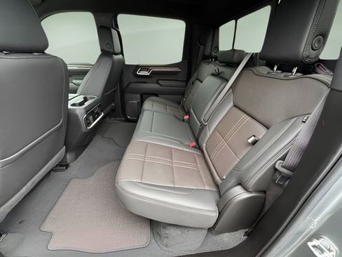 Used 2024 Chevrolet Silverado 1500 High Country image 13