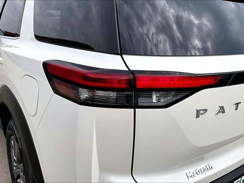 Used 2024 Nissan Pathfinder SV w/ SV Premium Package image 23