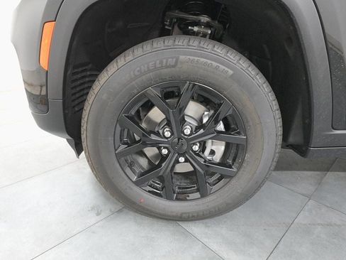 New 2025 Jeep Grand Cherokee Altitude image 28