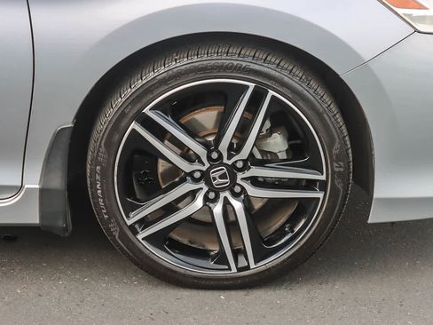 Used 2017 Honda Accord Touring image 8