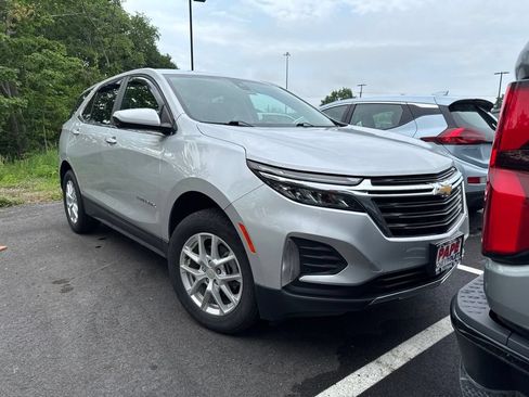 Used 2022 Chevrolet Equinox LT AWD/4WD image 2