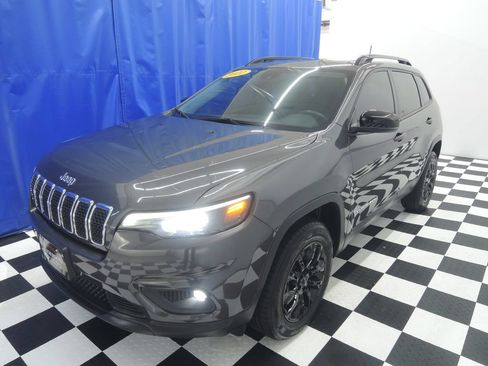 Used 2022 Jeep Cherokee Latitude Lux w/ Sun & Sound Group AWD/4WD image 3
