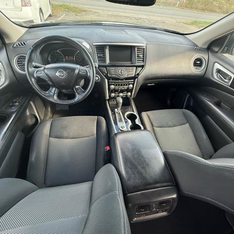 Used 2018 Nissan Pathfinder SV AWD/4WD image 16