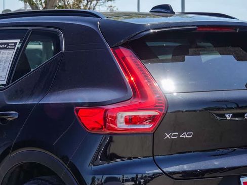 Used 2024 Volvo XC40 B5 Ultimate w/ Protection Package Premier AWD/4WD image 7