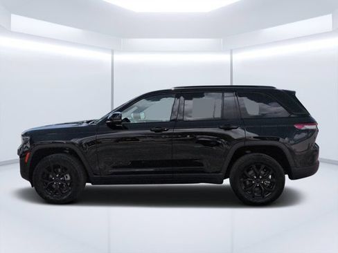 Used 2024 Jeep Grand Cherokee Altitude AWD/4WD image 6