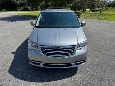 Used 2013 Chrysler Town & Country Touring image 2