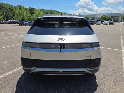 Used 2024 Hyundai Ioniq 5 SEL AWD/4WD image 4