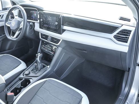New 2025 Volkswagen Taos SE image 41
