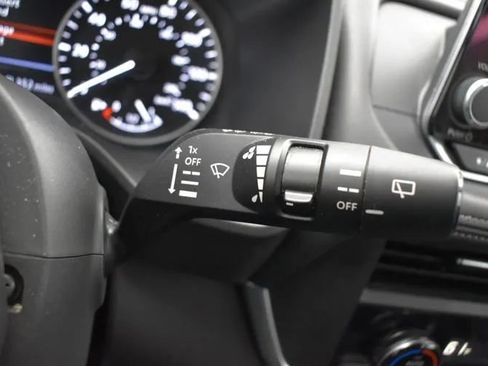Used 2025 Nissan Rogue SV FWD image 25