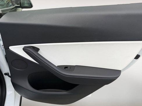 Used 2020 Tesla Model Y Long Range image 30