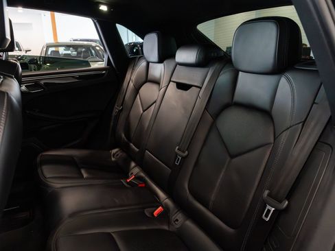 Used 2018 Porsche Macan AWD/4WD image 21