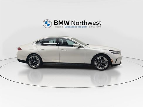 New 2026 BMW i5 eDrive40 image 5