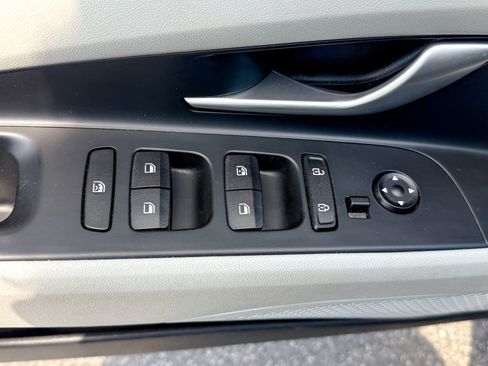 Used 2024 Hyundai Elantra Limited FWD image 18