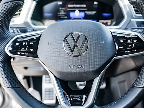 New 2024 Volkswagen Tiguan SE R-Line image 15