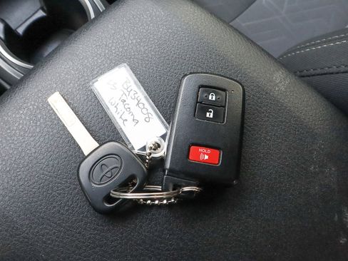 Used 2023 Toyota Tacoma TRD Off-Road image 34