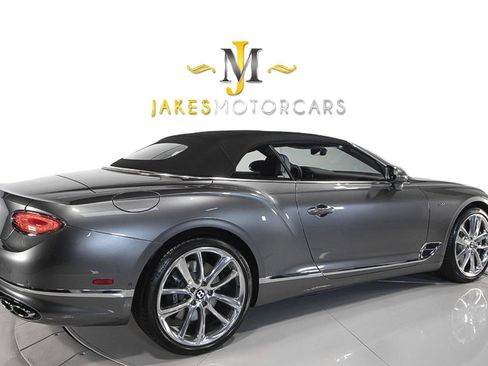 Used 2021 Bentley Continental GT image 11