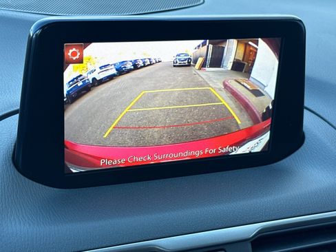 Used 2018 MAZDA MAZDA3 Touring image 19