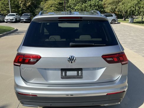Certified 2020 Volkswagen Tiguan SEL image 9