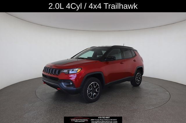 Used 2025 Jeep Compass Trailhawk AWD/4WD image 3
