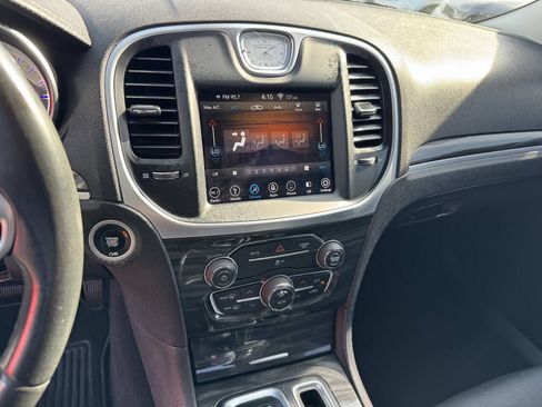Used 2019 Chrysler 300 Touring w/ Chrome Appearance Package RWD image 11