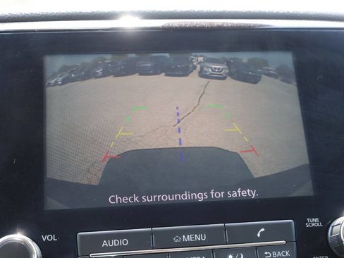 Used 2024 Nissan Titan SV w/ SV Utility Package image 23