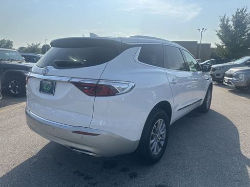 Used 2024 Buick Enclave Essence AWD/4WD image 4