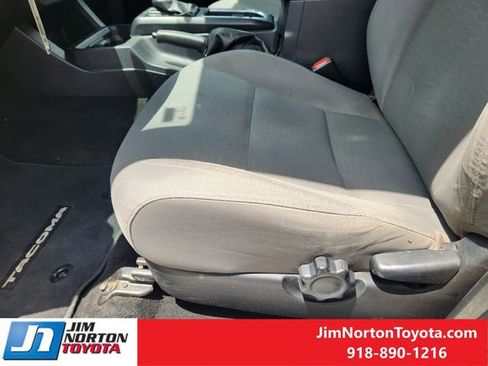 Used 2017 Toyota Tacoma SR RWD image 25