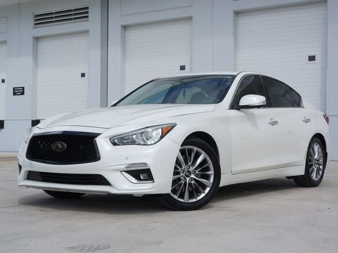Used 2019 INFINITI Q50 Luxe w/ Essential Package (3.0T Luxe) image 5