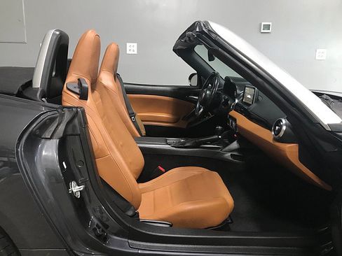 Used 2017 FIAT 124 Spider Lusso RWD image 21