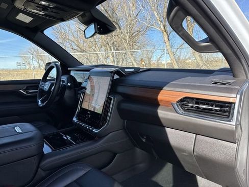 Certified 2025 GMC Yukon Denali image 28