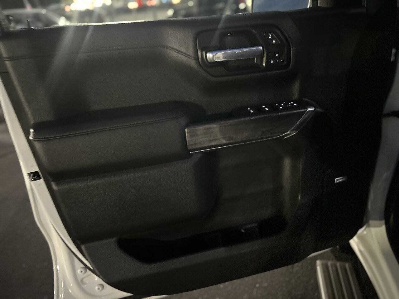 Used 2022 Chevrolet Silverado 1500 LTZ w/ LTZ Premium Package AWD/4WD image 9