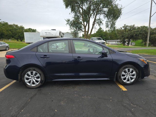 Used 2022 Toyota Corolla LE w/ Carpet Mat Package (TMS) FWD image 8