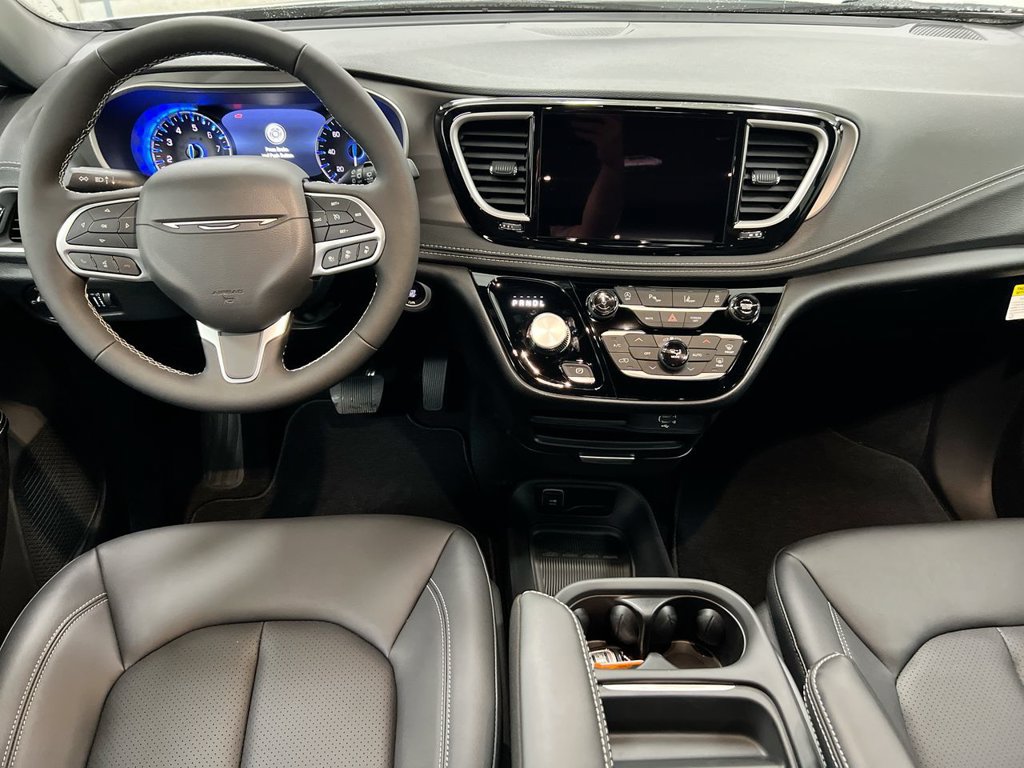 New 2027 Chrysler Pacifica Select w/ Family Tech Group AWD/4WD image 10