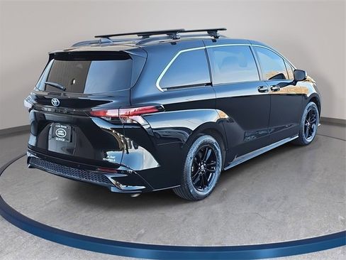 Used 2022 Toyota Sienna XSE image 6
