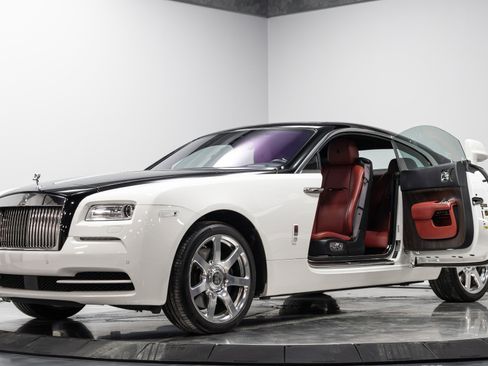 Used 2014 Rolls-Royce Wraith image 2