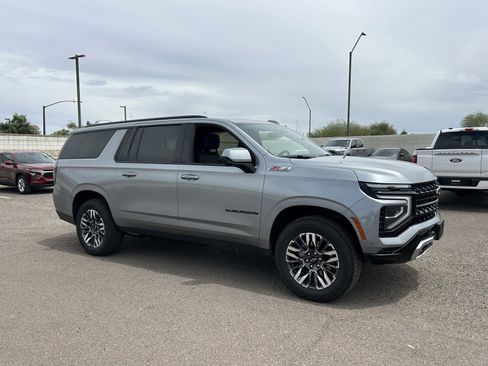 Used 2025 Chevrolet Suburban Z71 AWD/4WD image 6