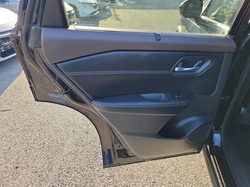 Used 2023 Nissan Rogue SV w/ SV Premium B Package FWD image 15